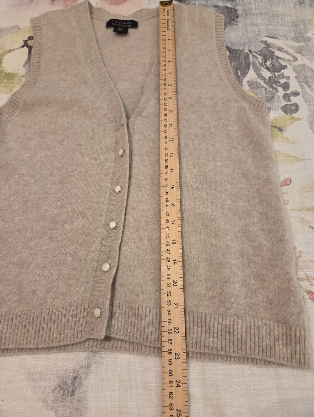 TAHARI Oatmeal 100% 2- Ply Cashmere Button Front Preppy Sweater Vestβ Women's L - Picture 8 of 12